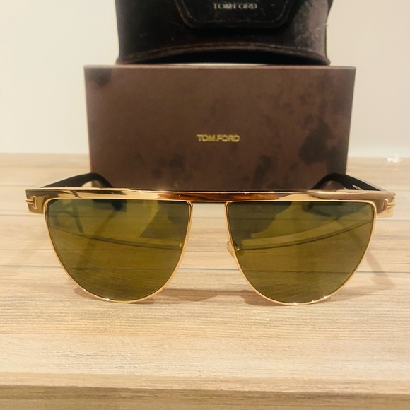 UNISEX Tom Ford Gold and Black Aviator Sunglasses - Picture 2 of 8